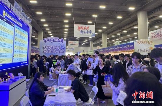 招聘现场。程景伟